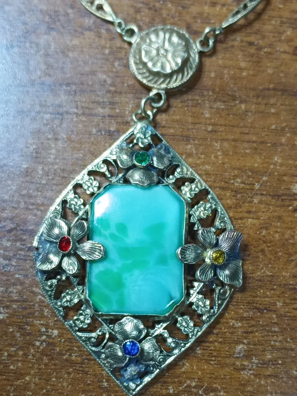 Vintage-Inspired Green Gem Pendant Necklace - Unbranded